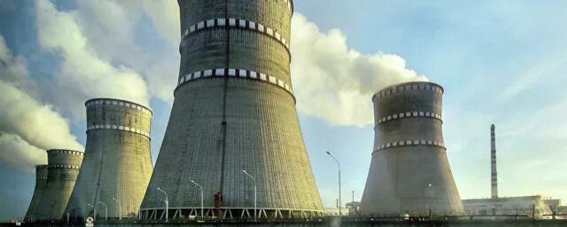 Ровенская атомная электростанция в Кузнецовске, Украина. Архивное фото - Sputnik Азербайджан, 1920, 20.02.2022