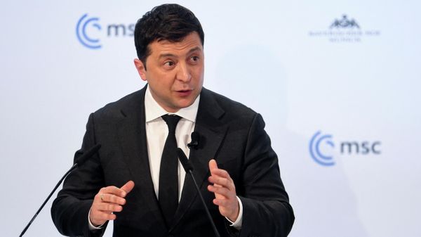 Президент Украины Владимир Зеленский выступает на Мюнхенской конференции по безопасности - Sputnik Азербайджан