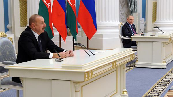 Президент РФ Владимир Путин и президент Азербайджана Ильхам Алиев на пресс-конференции по итогам переговоров после подписания декларации о союзническом взаимодействии - Sputnik Азербайджан