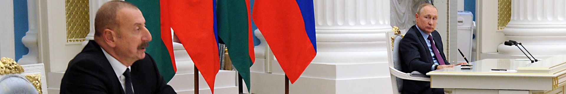 Президент РФ Владимир Путин и президент Азербайджана Ильхам Алиев на пресс-конференции по итогам переговоров после подписания декларации о союзническом взаимодействии - Sputnik Азербайджан, 1920