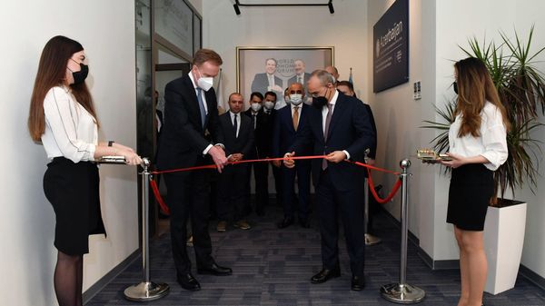 Церемония открытия аффилированного Азербайджанского центра сети центров IV промышленной революции - Sputnik Азербайджан