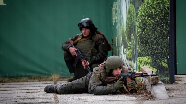 Украинские военнослужающие в Киеве - Sputnik Азербайджан