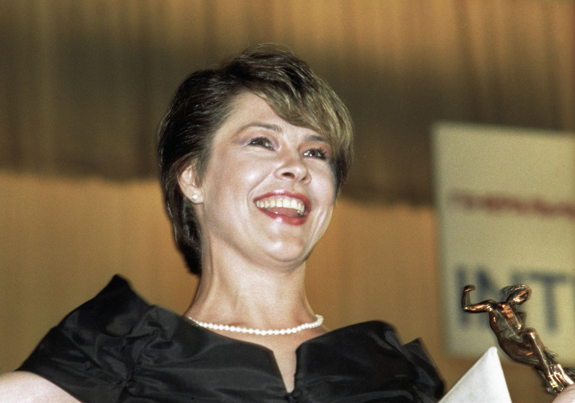 Актриса Татьяна Догилева, получившая бронзовую статуэтку за лучшую женскую роль в фильме Афганский излом,  на кинофестивале Кинотавр-92 - Sputnik Азербайджан, 1920, 26.02.2022