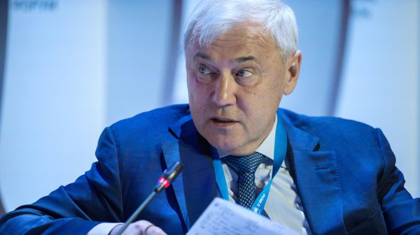 Председатель комитета Государственной Думы РФ по финансовому рынку Анатолий Аксаков на Ялтинском международном экономическом форуме в Крыму - Sputnik Азербайджан