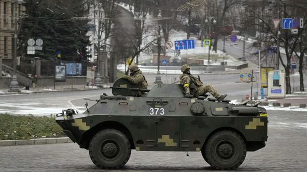 Украинские военные в  Киеве - Sputnik Азербайджан