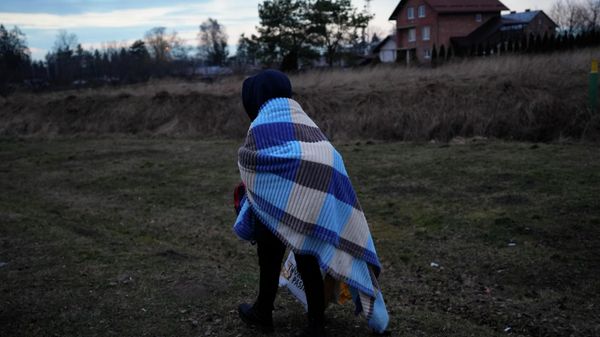 Люди на пограничном переходе между Польшей и Украиной - Sputnik Азербайджан