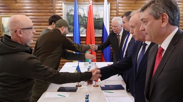 Российско-украинские переговоры в Белоруссии - Sputnik Азербайджан