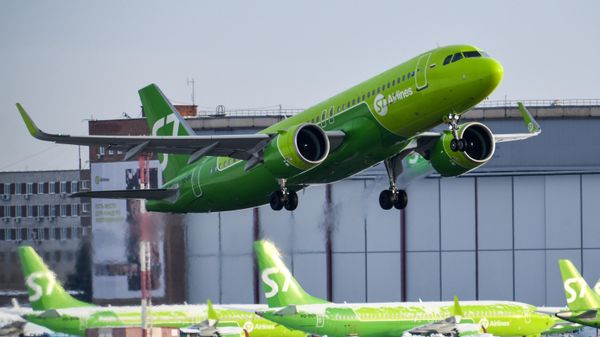 Самолет Airbus A320neo авиакомпании S7 - Sputnik Азербайджан
