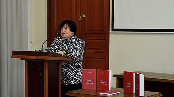 Презентация новой книги генерального директора Национального музея истории Азербайджана НАНА, академика Наили Велиханлы - Sputnik Азербайджан