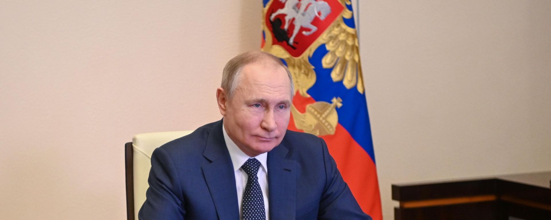 Президент РФ В. Путин принял участие в церемонии поднятия флага на пароме Маршал Рокоссовский - Sputnik Азербайджан, 1920, 04.03.2022