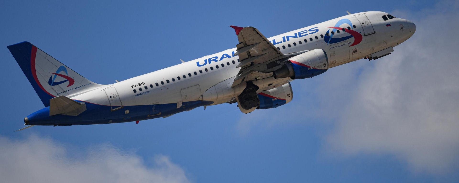Самолет Airbus А-320 авиакомпании Уральские авиалинии во время взлета из международного аэропорта Жуковский - Sputnik Азербайджан, 1920, 26.12.2023