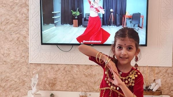 Восьмилетняя исполнительница индийский танцев из Азербайджана Нурай Назарова - Sputnik Азербайджан