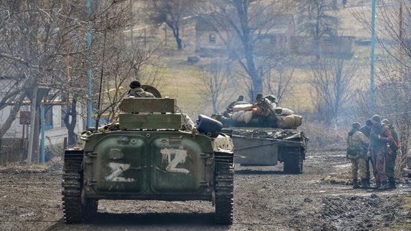 Бойцы на дороге села Бугас - Sputnik Азербайджан
