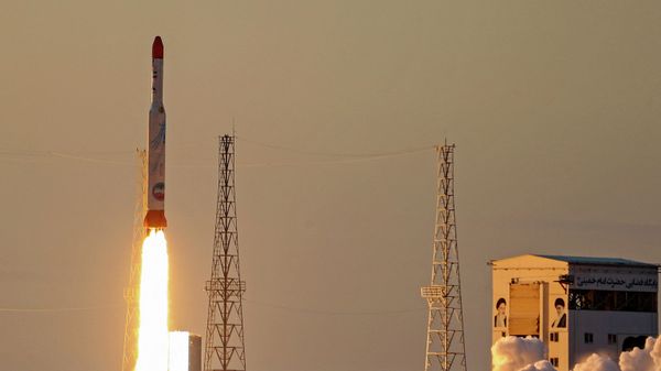 Запуск новейшей иранской ракеты со спутником, фото из архива - Sputnik Азербайджан