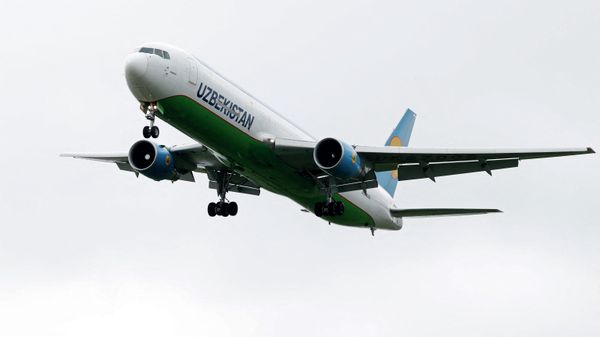Самолет авиакомпании Uzbekistan Airways, фото из архива - Sputnik Азербайджан