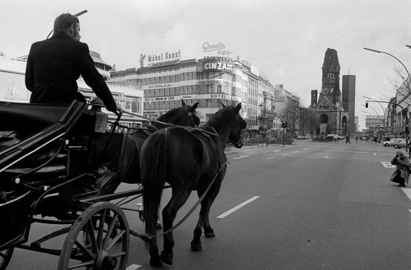 Карета на пустой улице в Берлине, 25 ноября 1973. - Sputnik Азербайджан