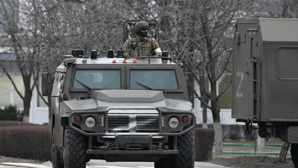 Военнослужащий РФ на территории Запорожской атомной электростанции - Sputnik Азербайджан