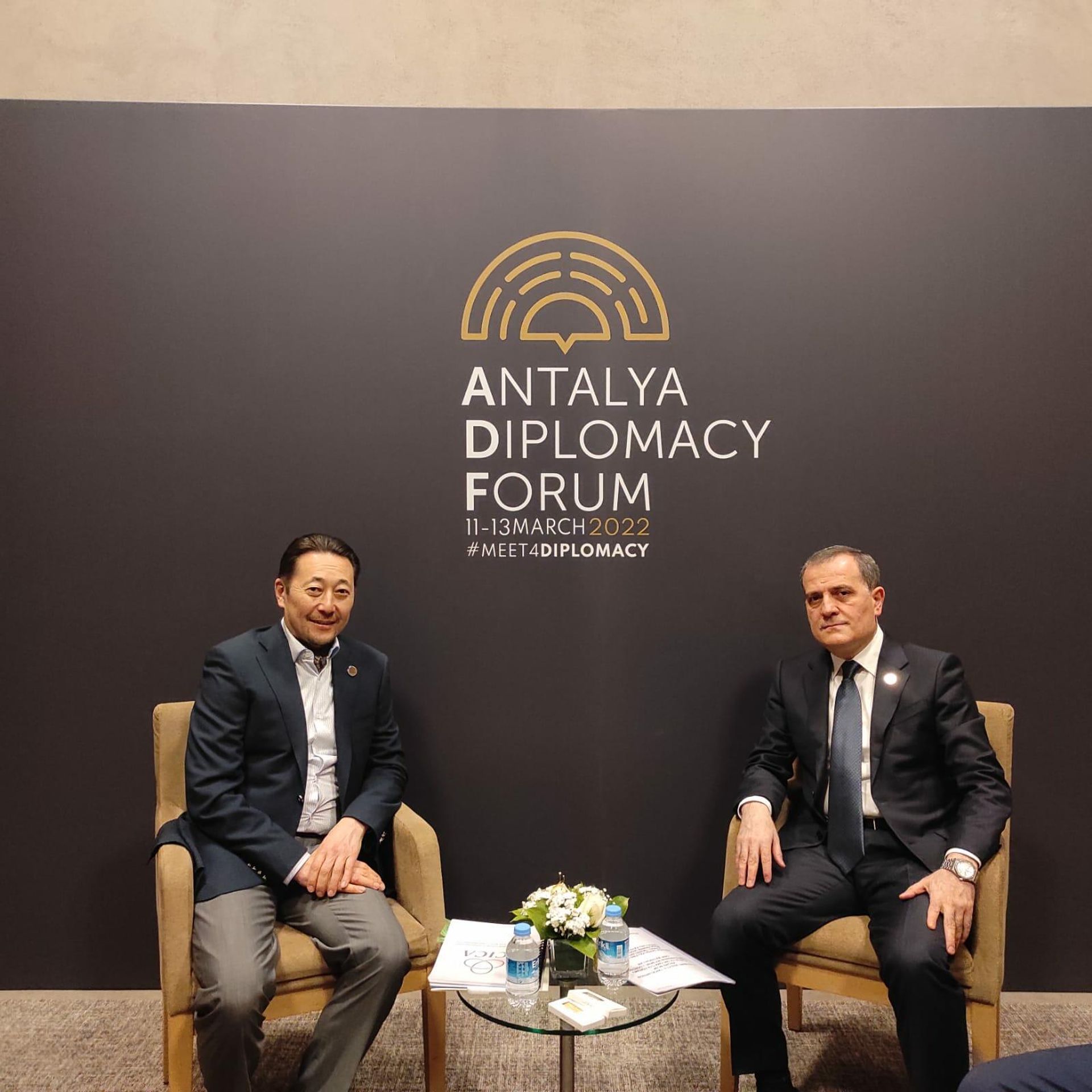 Ceyhun Bayramovun Asiyada Qarşılıqlı Fəaliyyət və Etimad Tədbirləri üzrə Müşavirənin (AQEM) icraçı direktoru Kairat Sarıbay ilə görüşü - Sputnik Азербайджан, 1920, 12.03.2022