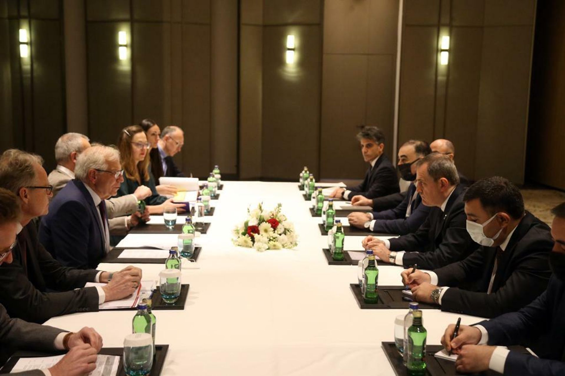 Ceyhun Bayramovun Avropa İttifaqının Xarici Əlaqələr və Təhlükəsizlik Siyasəti üzrə Ali Nümayəndəsi Josep Borrell ilə görüşü - Sputnik Азербайджан, 1920, 12.03.2022