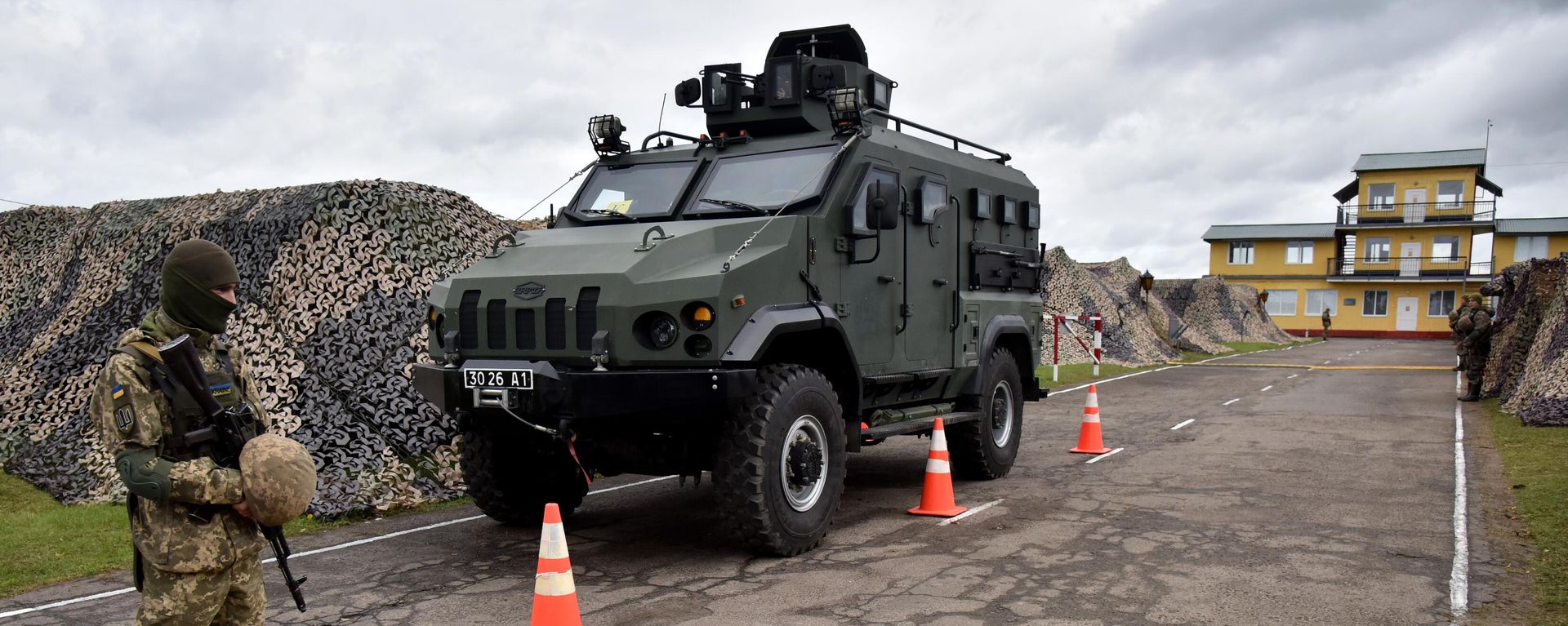 Военнослужащие во время совместных учений Украины и стран НАТО Rapid Trident-2021 на Яворовском полигоне во Львовской области - Sputnik Азербайджан, 1920, 11.04.2022