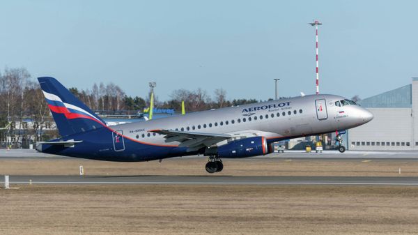 Cамолёт Sukhoi Super Jet 100 - Sputnik Азербайджан