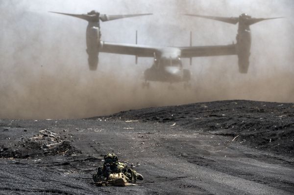 Совместные военные учения США и Японии на полигоне Хигасифудзи в Готэмбе, префектура Сидзуока. - Sputnik Азербайджан