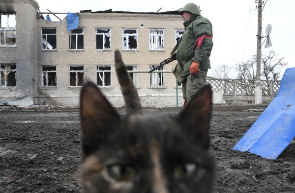 Боец в Волновахе. - Sputnik Азербайджан