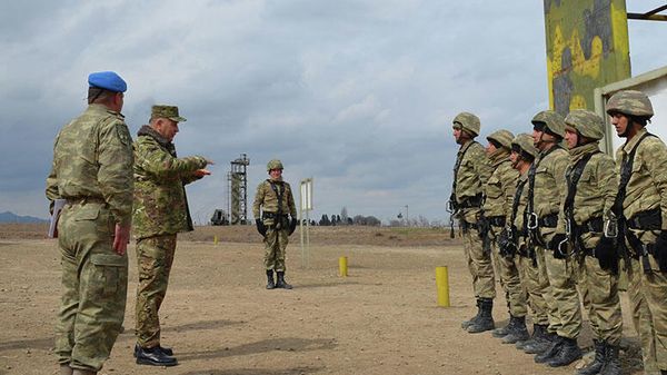 Руководство Генерального штаба ВС АР ознакомилось с адаптированными к реальным боевым условиям учебными пунктами Сухопутных войск - Sputnik Азербайджан
