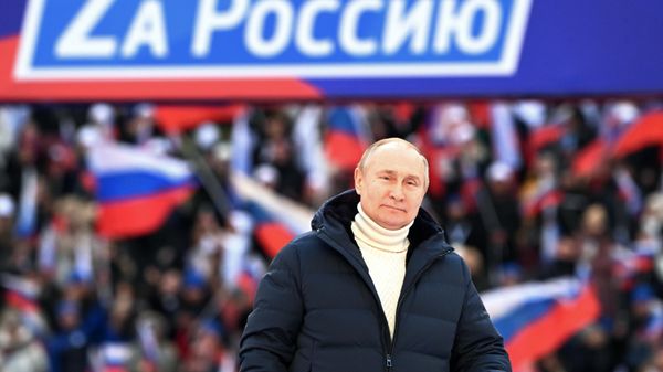 Президент РФ Владимир Путин выступает на митинге-концерте в Лужниках, посвященном воссоединению Крыма с Россией - Sputnik Азербайджан
