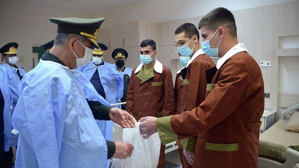 Müdafiə naziri general-polkovnik Zakir Həsənov Baş Klinik Hospitalını ziyarət edib - Sputnik Азербайджан