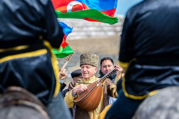 В Агстафе на территории Государственного историко-культурного заповедника "Кешикчидаг" на границе с Грузией прошел фестиваль под названием "Традиции Новруза в Кешикчидаге". - Sputnik Азербайджан