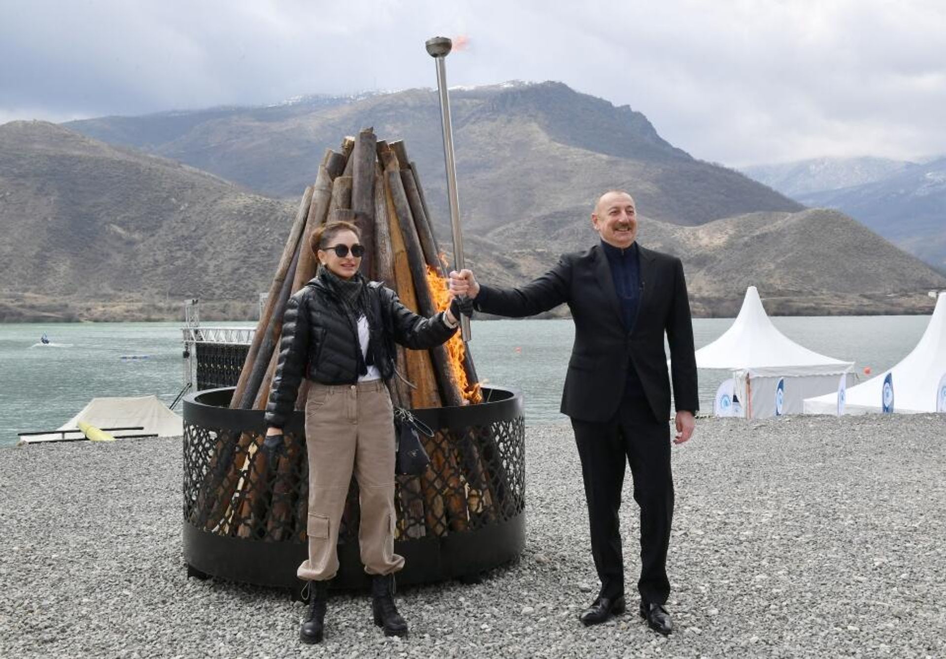 Prezident İlham Əliyevin Novruz bayramı münasibətilə Azərbaycan xalqına təbriki Prezident İlham Əliyevin Novruz bayramı münasibətilə Azərbaycan xalqına təbriki - Sputnik Азербайджан, 1920, 20.03.2022