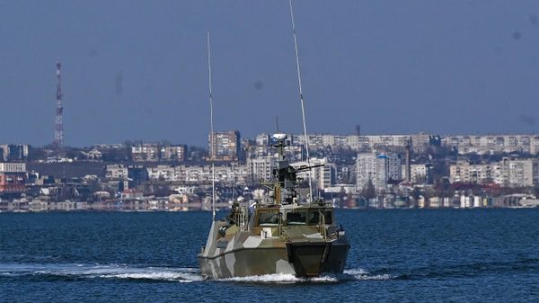 Катер Военно-морского флота России у берегов Бердянска. - Sputnik Азербайджан