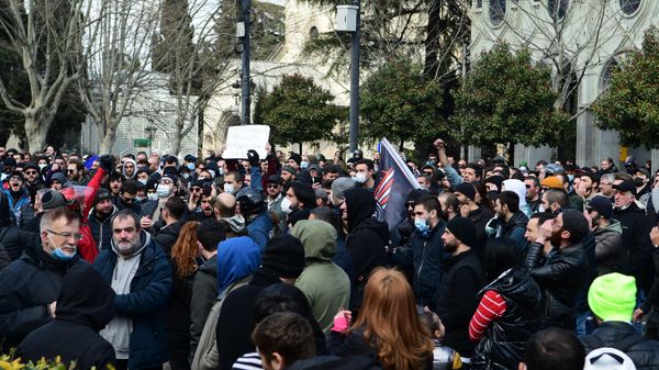 Акция протеста против повышения цен на топливо в столице Грузии 27 марта 2022 - Sputnik Азербайджан