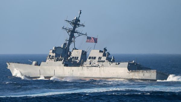 Ракетный эсминец типа «Арли Берк» USS Forrest Sherman - Sputnik Азербайджан
