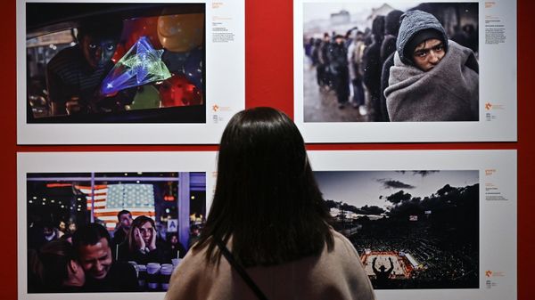 Открытие выставки конкурса им. Андрея Стенина в Барселоне - Sputnik Азербайджан