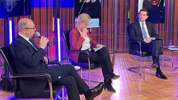 Министр энергетики Парвиз Шахбазов на панельной дискуссии Факторы, способствующие переходу к справедливой и социальной энергетике в рамках 8-й Берлинской конференции Диалог по переходу к энергетике - Sputnik Азербайджан