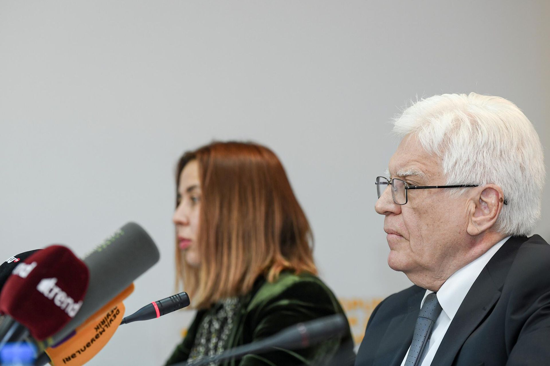 Российский дипломат, Чрезвычайный и Полномочный посол в Азербайджане Михаил Бочарников во время встречи с жруналистами - Sputnik Азербайджан, 1920, 30.03.2022