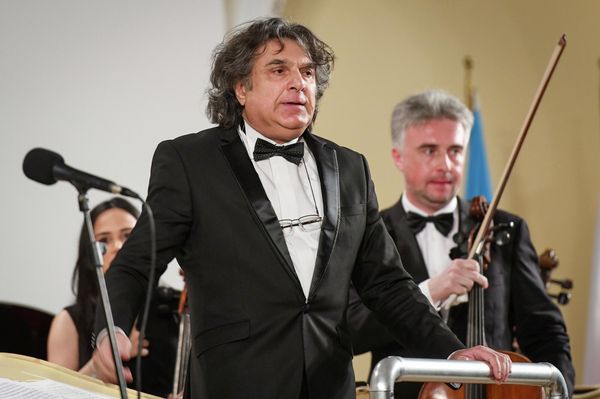 Солистами вечера были лауреат международных конкурсов Умуда Абасова (скрипка), заслуженные артисты Алексей Мильтых (виолончель), Фарида Мамедова (сопрано), Ильхам Назаров (баритон) и Джалал Керимов (баритон). - Sputnik Азербайджан