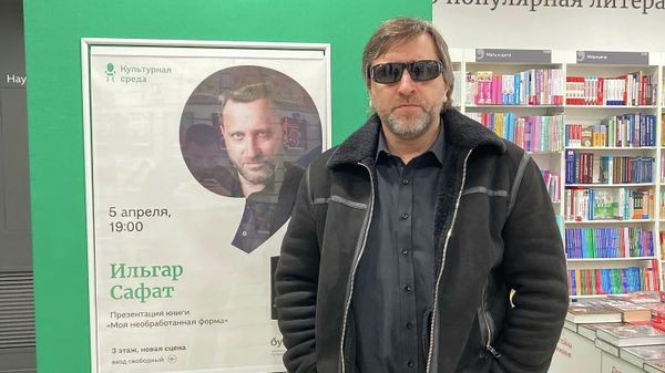 Известный азербайджанский режиссер и писатель Ильгар Сафат презентовал в Санкт-Петербурге свой психологический роман «Моя необработанная форма» - Sputnik Азербайджан