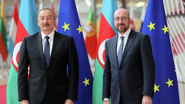 Prezident İlham Əliyev və Avropa İttifaqı Şurasının Prezidenti Şarl Mişel Brüsseldə görüş zamanı - Sputnik Азербайджан