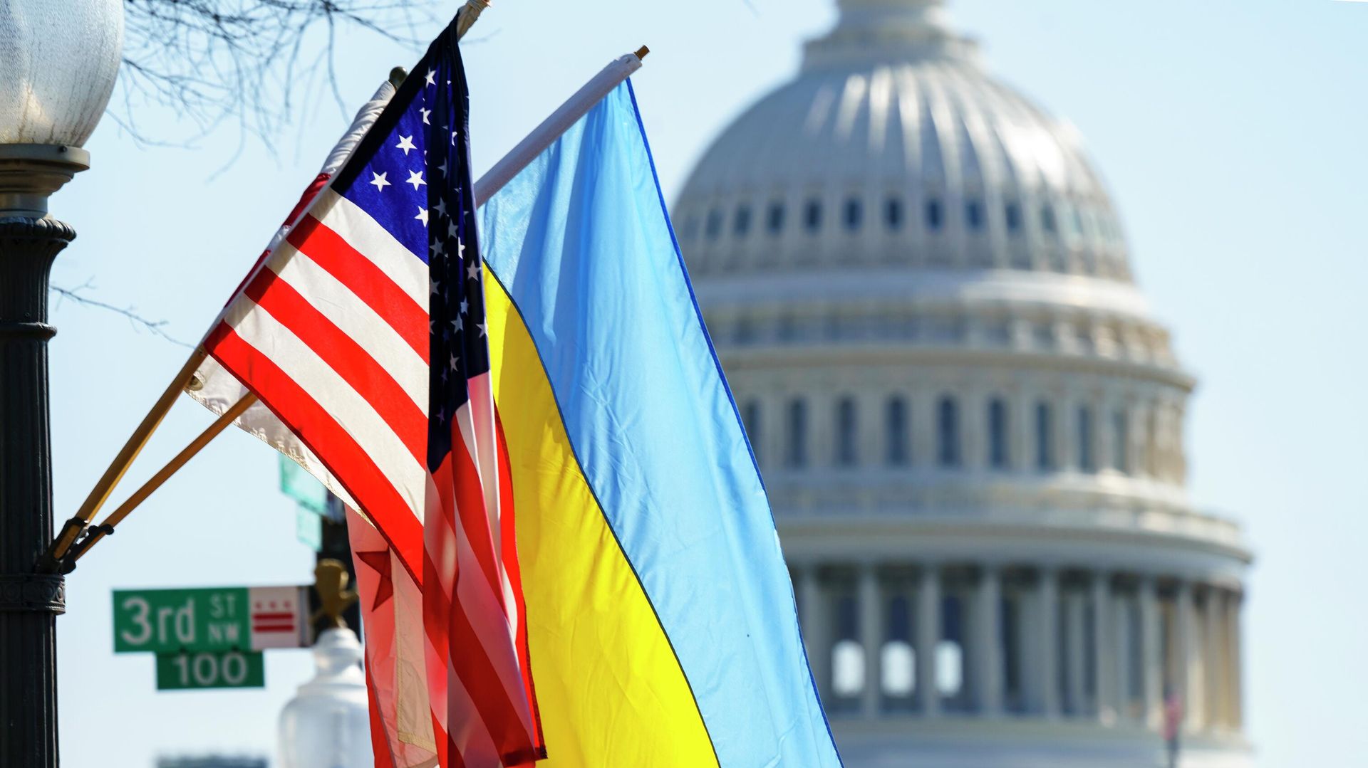 Флаги США и Украины, фото из архива Флаги США и Украины, фото из архива - Sputnik Азербайджан, 1920, 01.02.2024