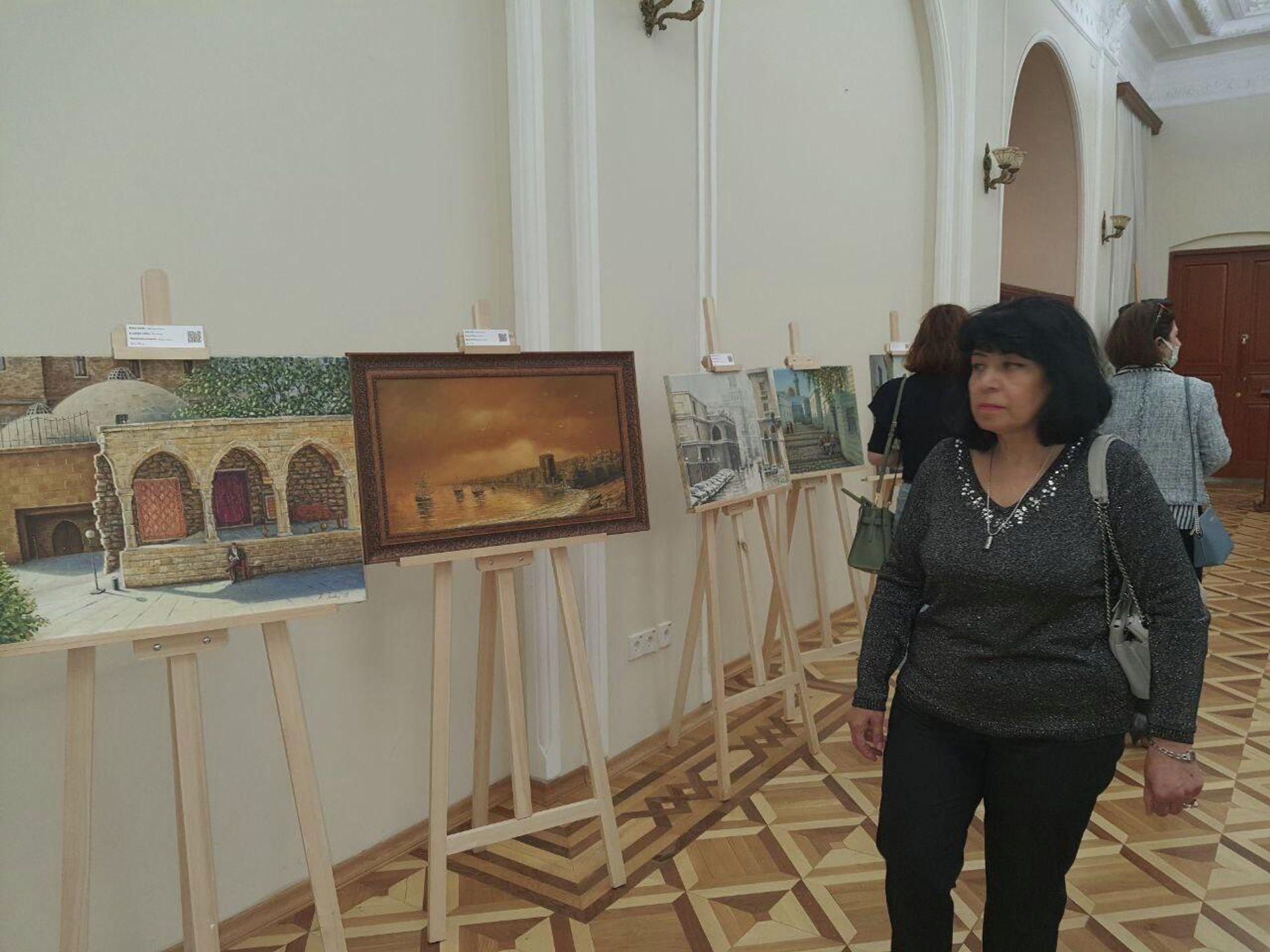Выставка художника Рауфа Джанибекова под названием «Старый Баку кистью художника» - Sputnik Азербайджан, 1920, 08.04.2022
