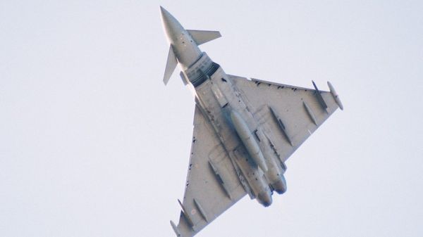 Истребитель Eurofighter Typhoon 2000  - Sputnik Азербайджан