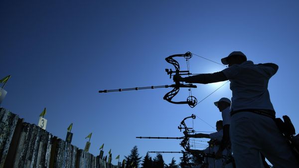 Участники первенства России по стрельбе из лука в спортивном центре Крымский в Алуште. - Sputnik Азербайджан
