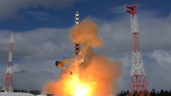 Запуск ракеты «Сармат» с космодрома «Плесецк» - Sputnik Азербайджан