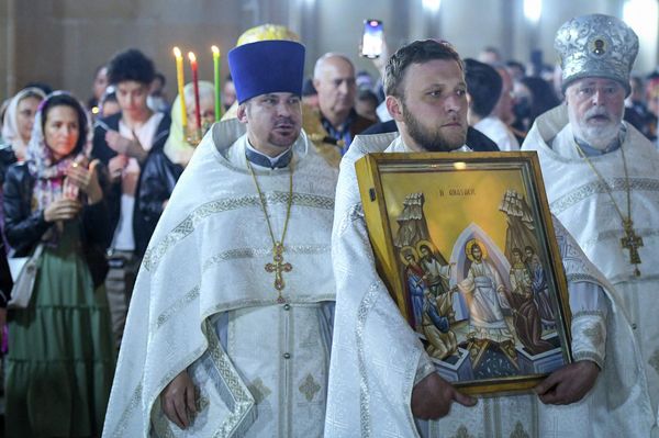 Пасхальное богослужение в Кафедральном соборе Святых Жен-Мироносиц в Баку. - Sputnik Азербайджан