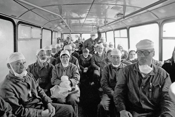 В период с 1986 по 1990 год к работам в зоне ЧАЭС были привлечены свыше 800 тысяч специалистов, рабочих, 600 тысяч военнослужащих со всех республик Советского Союза. - Sputnik Азербайджан