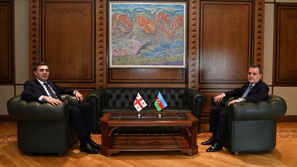 Встреча министров иностранных дел Азербайджана Джейхуна Байрамова и Грузии Илии Дарчиашвили в расширенном составе - Sputnik Азербайджан