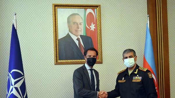 Azərbaycanın müdafiə naziri NATO-nun Qafqaz və Mərkəzi Asiya üzrə xüsusi nümayəndəsi ilə görüşüb - Sputnik Азербайджан